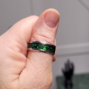 Elegant Green and Silver Women's or Men's Ring LNWOT